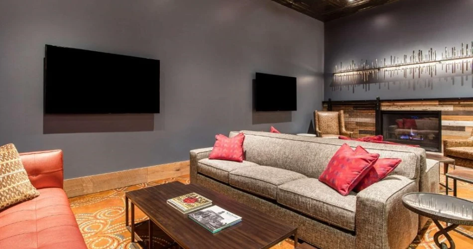 Top Hotels Within Walking Distance To Ryman Auditorium for an Unforgettable Nashville Stay